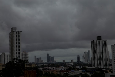 Emiten un nuevo aviso de vigilancia por la incursión de la onda tropical 37 de la temporada