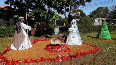Crean un Belén con 5 mil botellas plásticas en Monagrillo