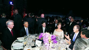 Gala y banquete en las ruinas