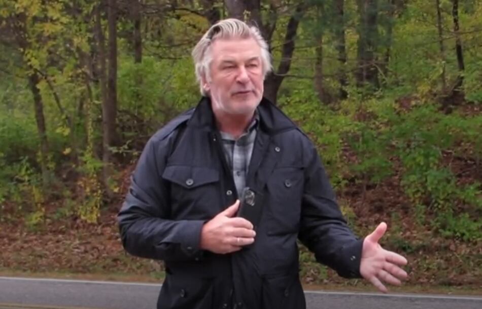 Alec Baldwin contrató a exfiscal federal para enfrentar demandas por tiroteo mortal