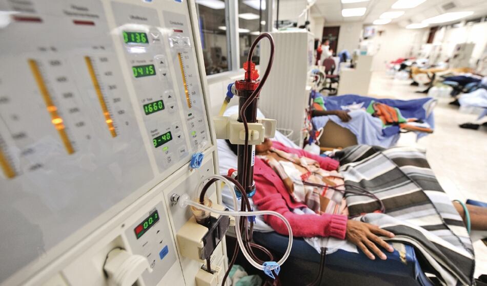 Aplazan licitación para servicio de hemodiálisis en la CSS