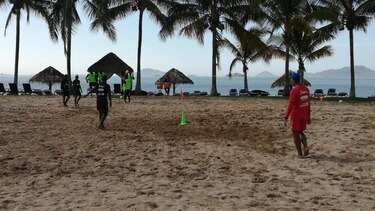 Preselección de fútbol playa de Panamá sigue trabajando fuerte