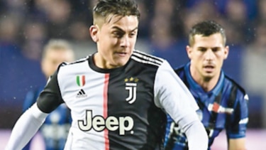 Lazio y Roma ganan para mantener vivo su pulso