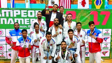 Cargados de medallas