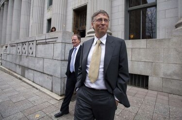Gates vuelve a negar alegatos en demanda contra Microsoft