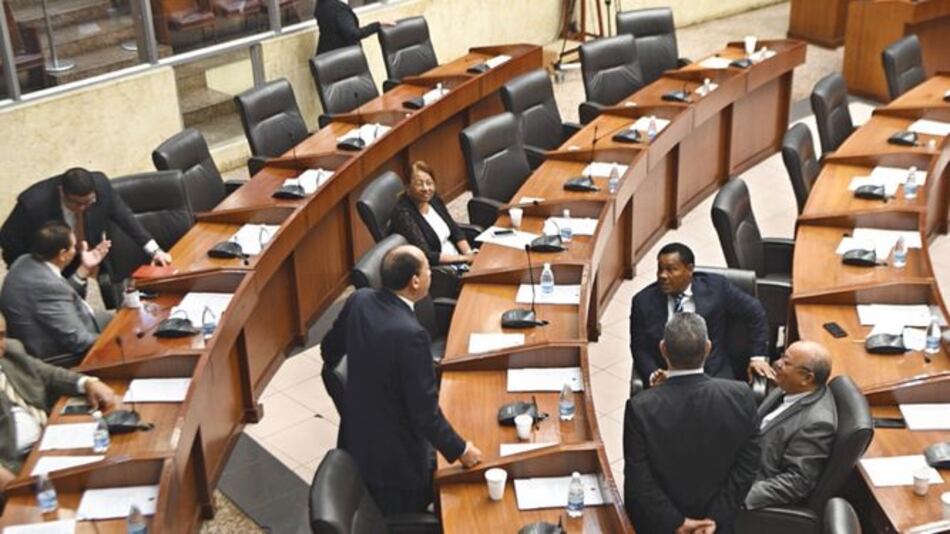 Sesión entre pedidos de nuevos pagos, indemnizaciones y registro de agresores sexuales