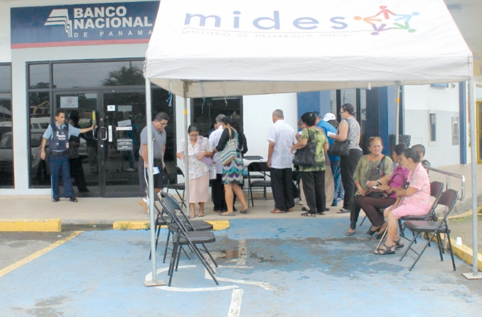 Mides explica por qué desvinculan a beneficiarios del programa 120 a los 65