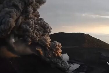 Costa Rica eleva las alertas por aumento de actividad y caída de ceniza del volcán Poás