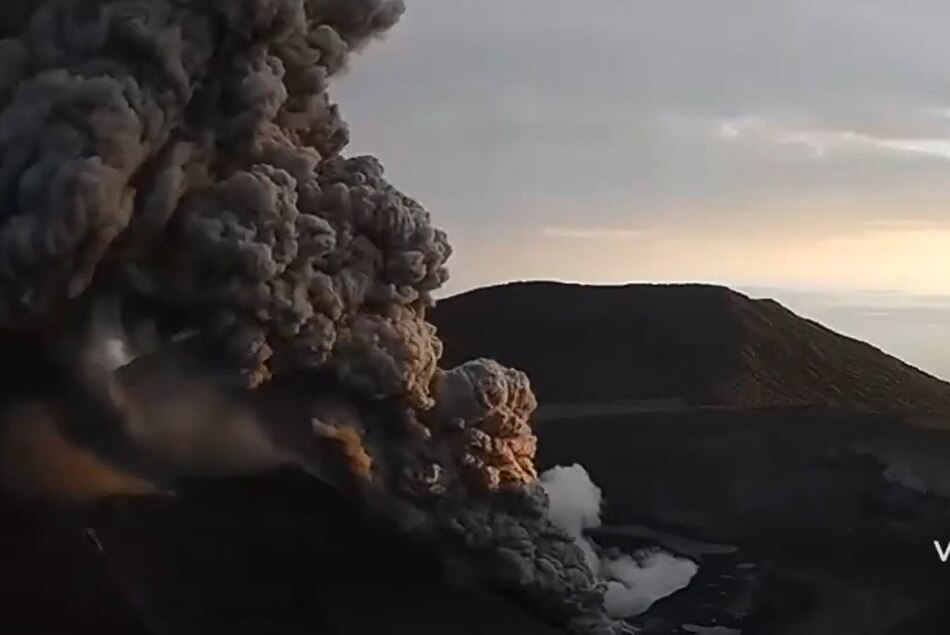 Costa Rica eleva las alertas por aumento de actividad y caída de ceniza del volcán Poás