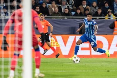 Slovan Bratislava de César Blackman perdió ante el Dinamo de Zagreb