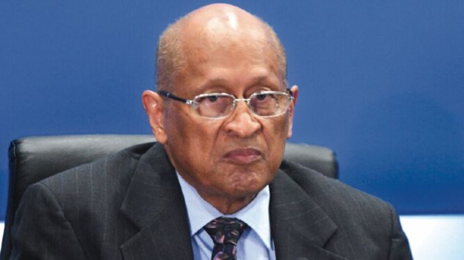 Ministro Héctor Alexander presenta proyecto de ley para elevar tope del déficit