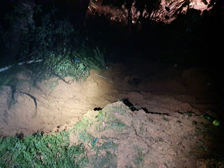 Ríos desbordados y deslizamientos de tierra causan estragos en varias provincias del país