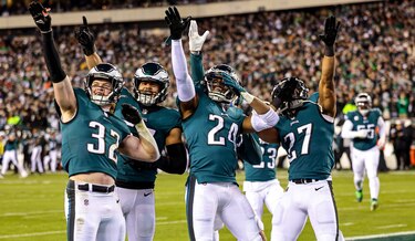 Los Eagles aplastan a los Giants y avanzan al juego por el título de la NFC