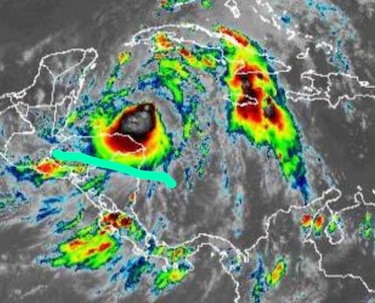 Huracán Zeta, a pocas horas de tocar tierra en el Caribe mexicano