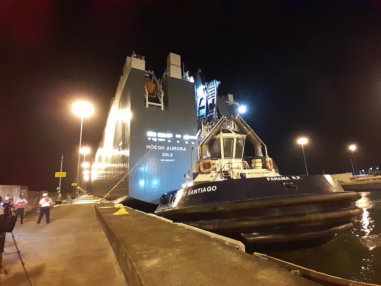 Canal de Panamá registra el tránsito del portavehículos más grande del mundo