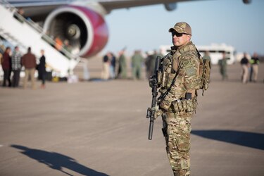 Petro desafía a Trump. Aviones con deportados no entrarán en Colombia