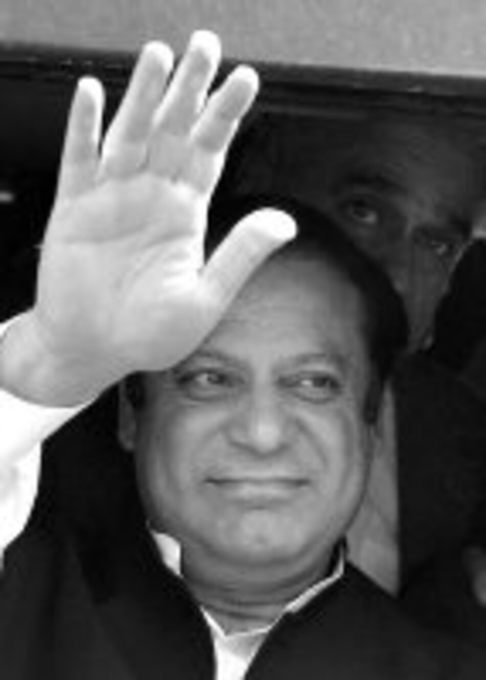 Sharif regresa al exilio saudí