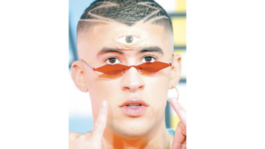 El cantante Bad Bunny lanza su primer álbum de Navidad
