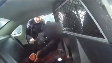 Suspenden a policías que lanzaron gas pimienta contra una niña en Nueva York