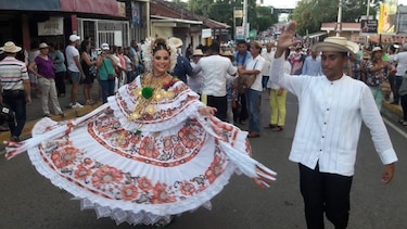 Se inician los festejos en honor al Festival Nacional de la Pollera