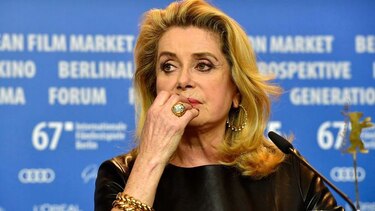 Esta es la réplica a Catherine Deneuve por defender el derecho de los hombres a 'importunar'