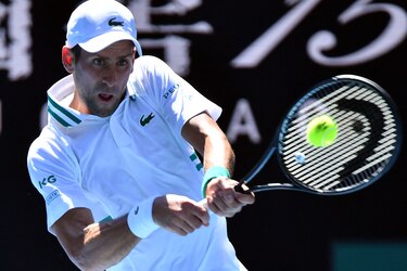 Djokovic sufre para derrotar a Tiafoe en segunda ronda en Australia