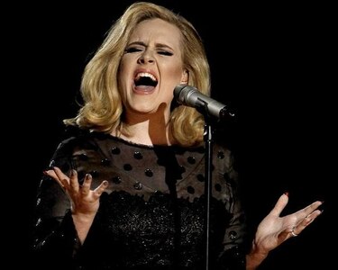 Adele deplora tener que cancelar conciertos en Londres