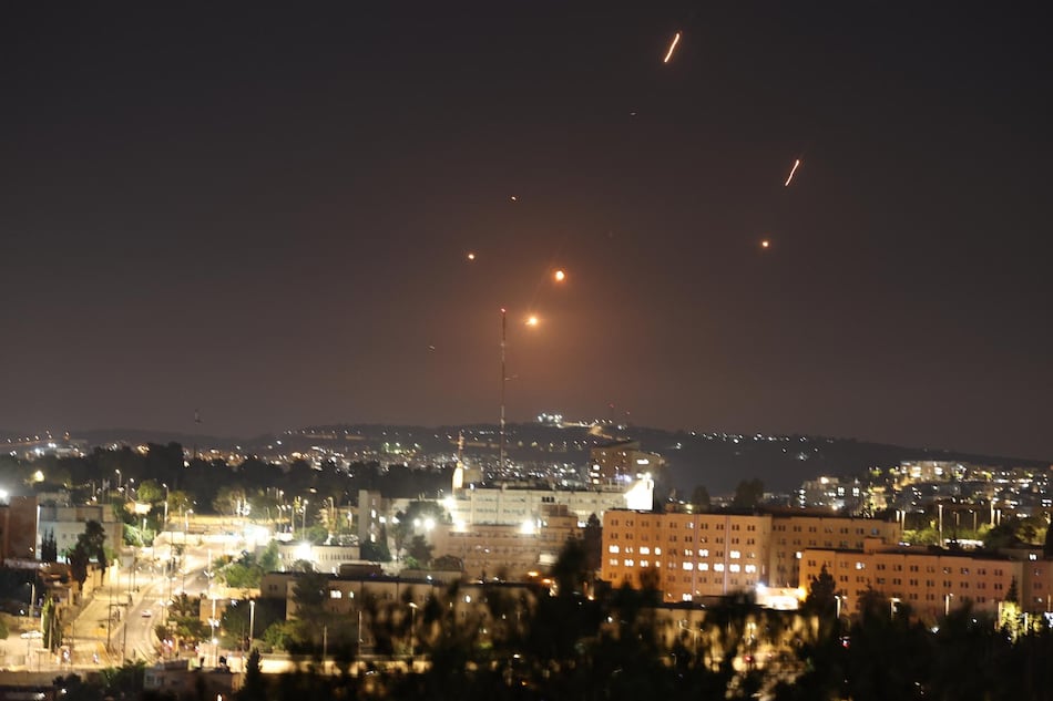 Irán ataca a Israel; misiles caen sobre Tel Aviv