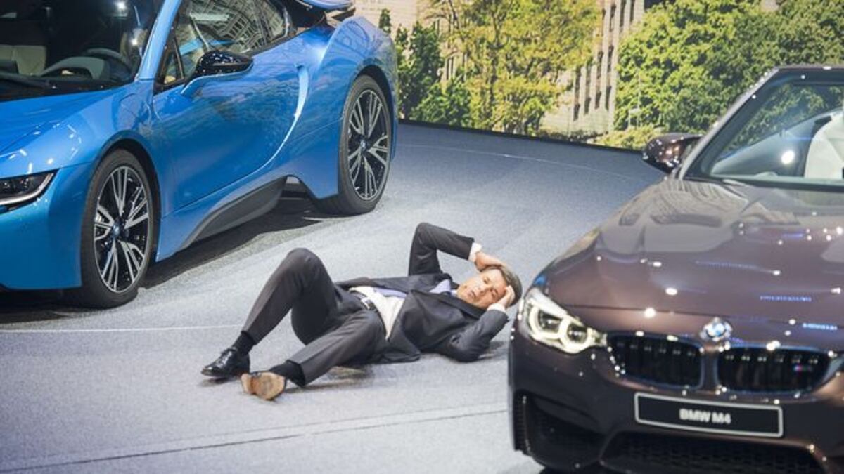 Jefe de BMW se desmaya durante una presentación