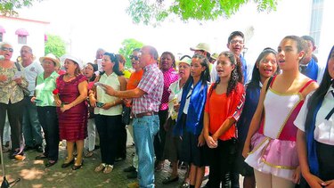 400 voces rinden homenaje a autora Josefita Conte