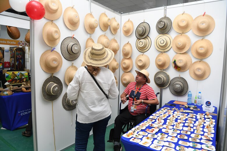 Tres artesanos panameños que transforman la discapacidad en arte y resiliencia