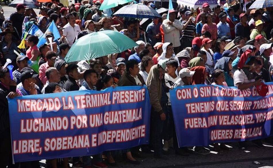Guatemala: protestan contra presidente Morales por crisis política