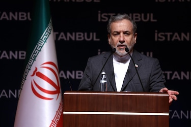 Irán espera que las negociaciones con Estados Unidos continúen pronto, pero subraya sus líneas rojas