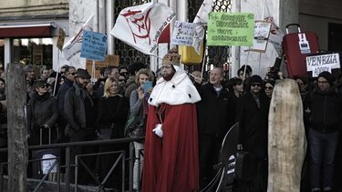 Habitantes de Venecia protestan por condiciones de vida