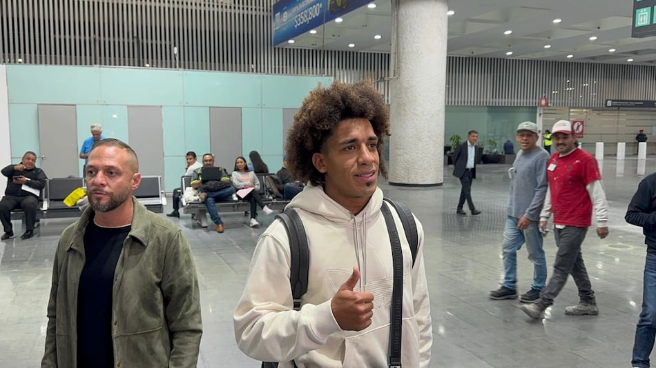 Adalberto Carrasquilla causa sensación a su llegada a México