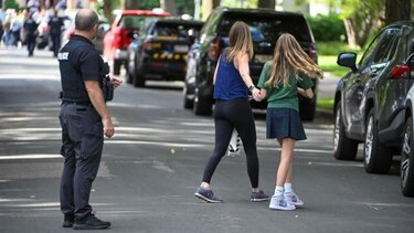 ‘Estaban rezando’: 2 niños muertos y otras 17 personas heridas en un tiroteo en una escuela católica de Estados Unidos