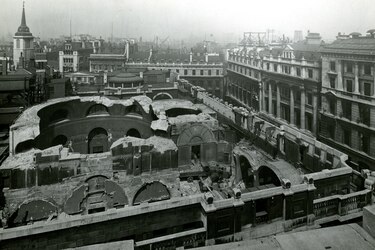 Cómo es el centenario edificio de Londres que guarda 400,000 lingotes de oro, incluyendo numerosos que pertenecen a Venezuela y están en disputa con Reino Unido