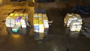 Decomisan 119 paquetes de droga dentro de buque en la bahía de Manzanillo