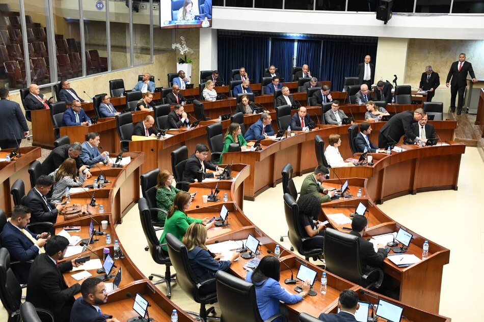 Asamblea terminó primera semana de sesiones sin lograr consensos en la conformación de comisiones