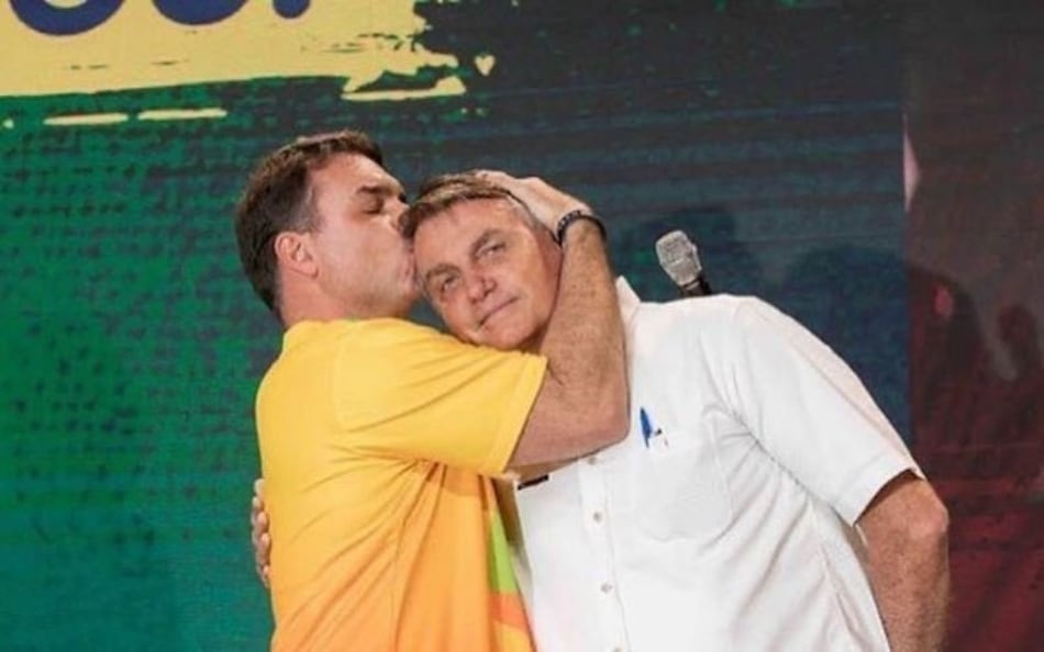 El hijo mayor de Bolsonaro anuncia su intención de disputar las elecciones a Lula en 2026