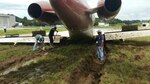 Reanudan operaciones en aeropuerto de Albrook tras sacar del fango a jet ejecutivo