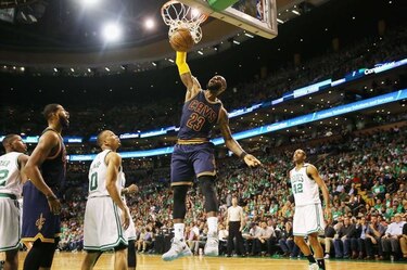 LeBron James logra histórica marca y clasifica a los Cavaliers a la final