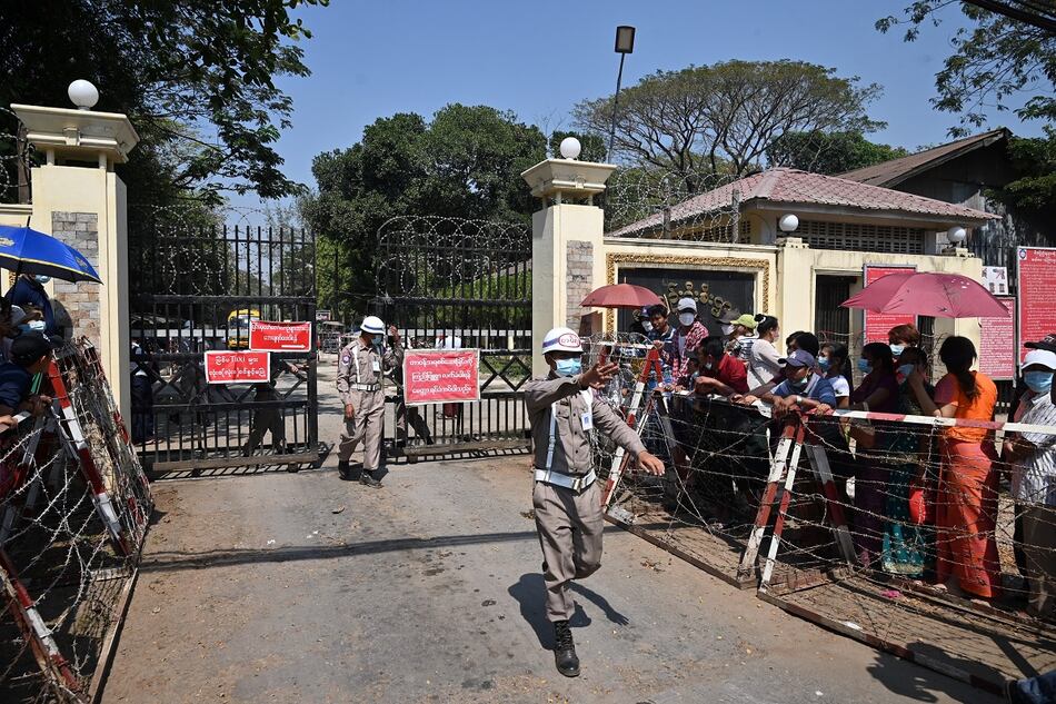 La junta de Birmania liberará a más de 800 prisioneros en una amnistía