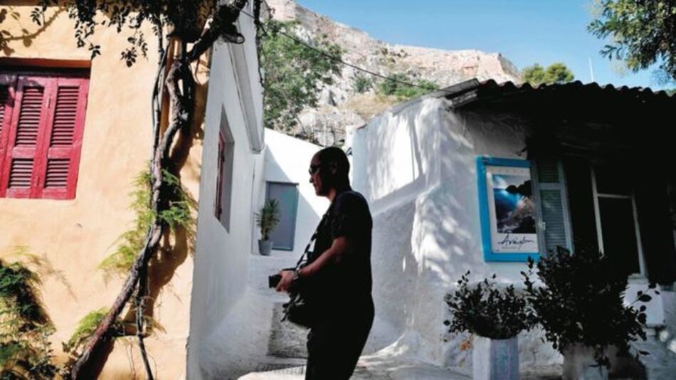 Al pie de la Acrópolis hay un barrio cicládico que resiste
