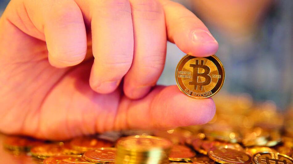 Sigue apuesta por bitcóin pese a caída