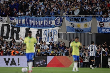 Argentina festeja su clasificación mundialista con goleada histórica ante Brasil