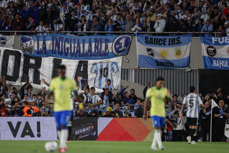 Argentina festeja su clasificación mundialista con goleada histórica ante Brasil