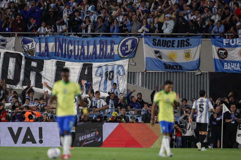 Argentina festeja su clasificación mundialista con goleada histórica ante Brasil