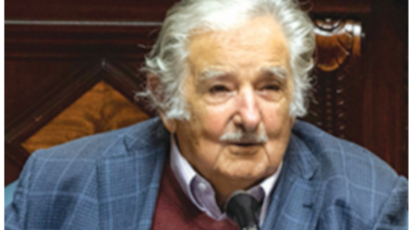 Expresidentes José Mujica y Julio Sanguinettise retiran juntos