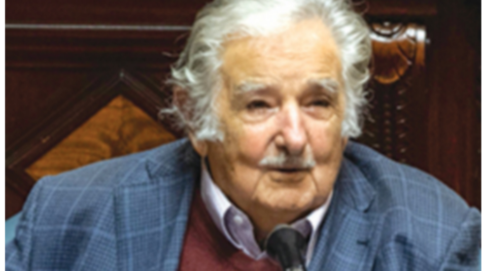 Expresidentes José Mujica y Julio Sanguinettise retiran juntos